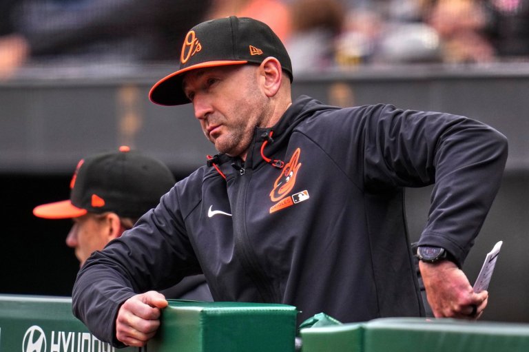 Orioles manager Craig Albernaz is OK after taking a line drive off his face | iNFOnews.ca