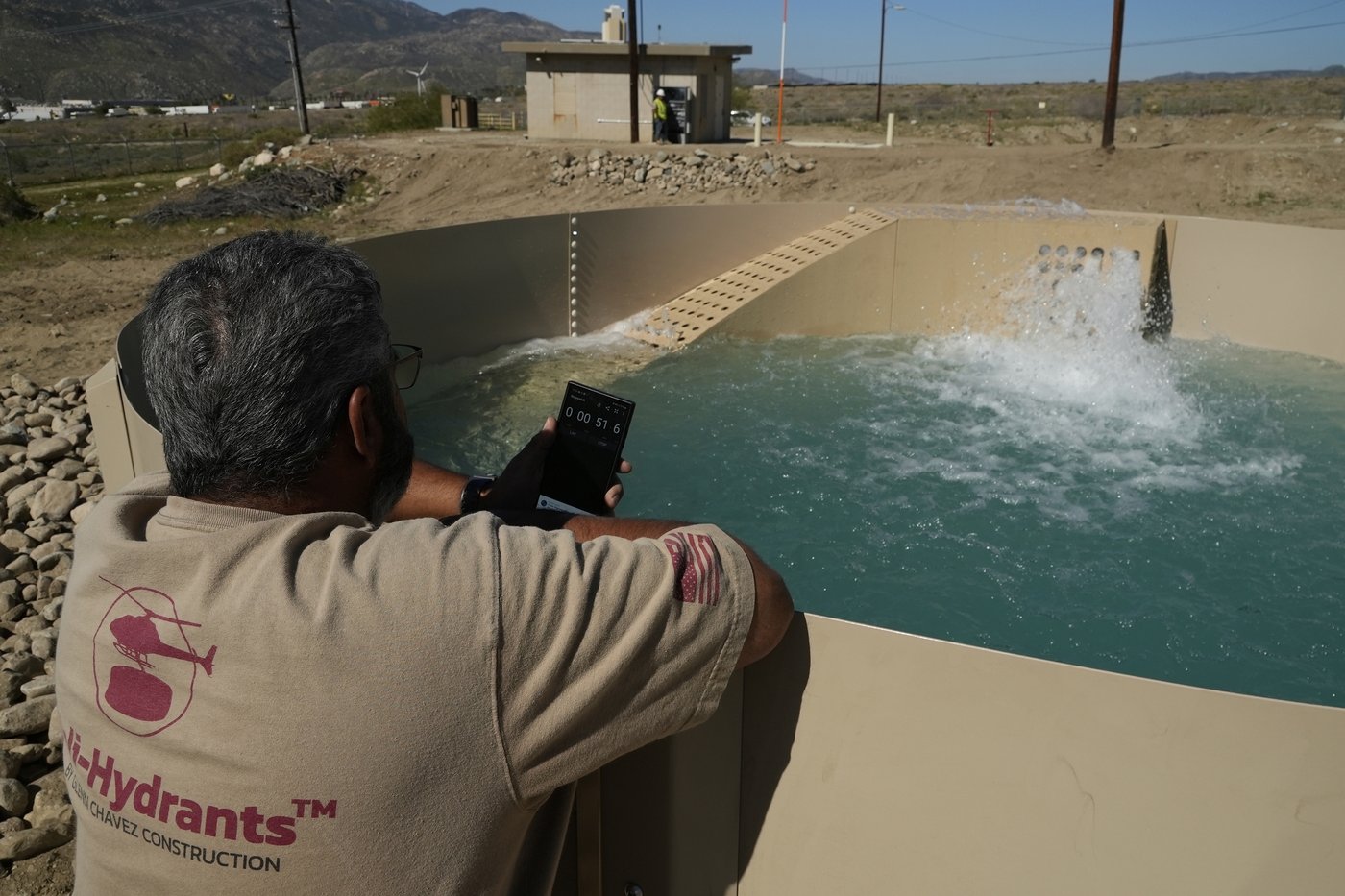 Urban fires can mean long trips for helicopters to get water. One firefighter had a better idea | iNFOnews.ca
