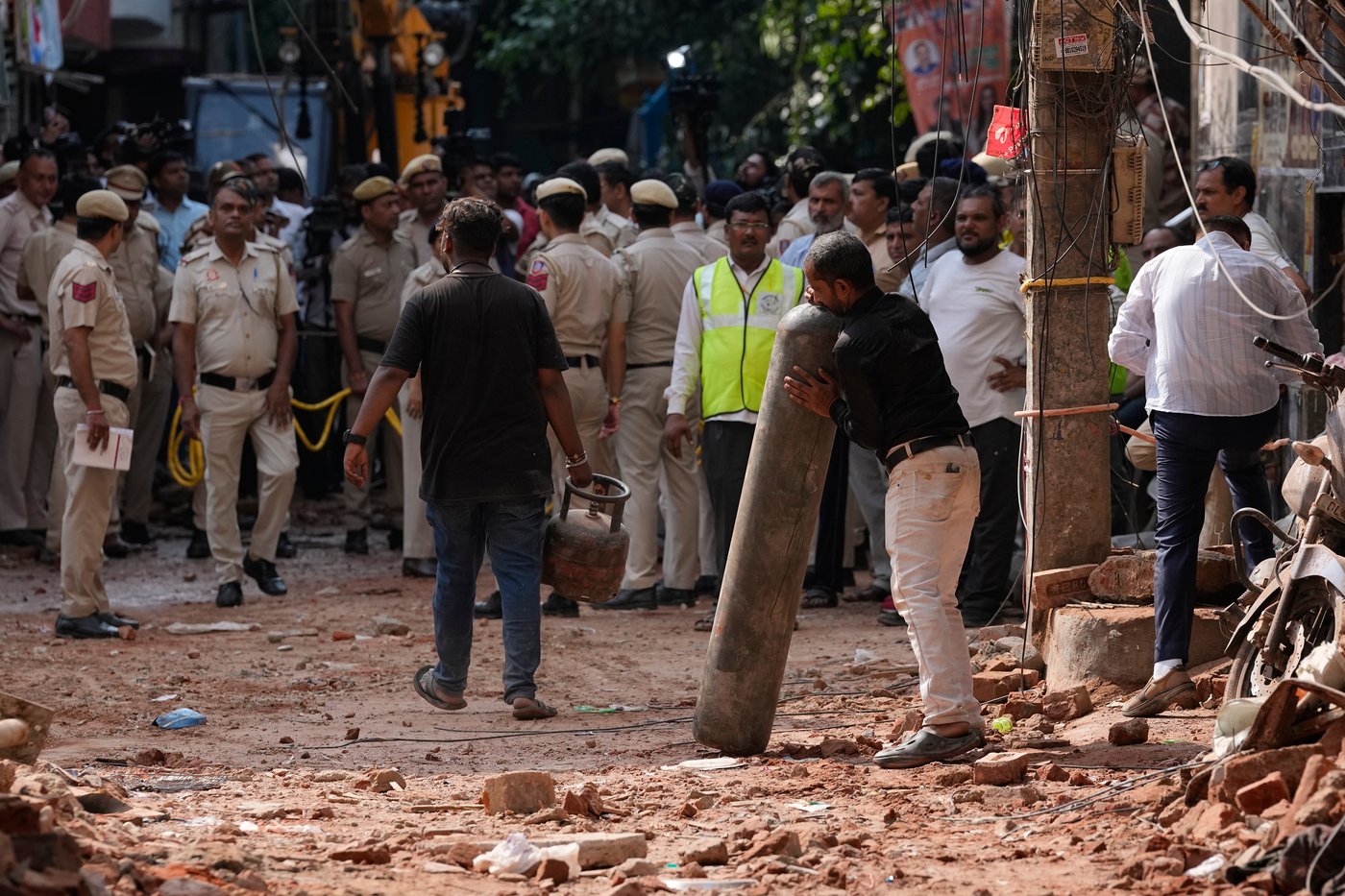 Rescuers look for survivors after New Delhi hostel collapse kills 7 | iNhome Rescuers look for survivors after New Delhi hostel collapse kills 7 | iNhome