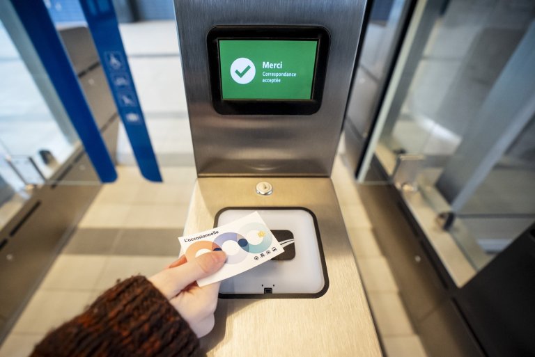 Group gets trapped after elevator in new light rail station breaks down | iNFOnews.ca