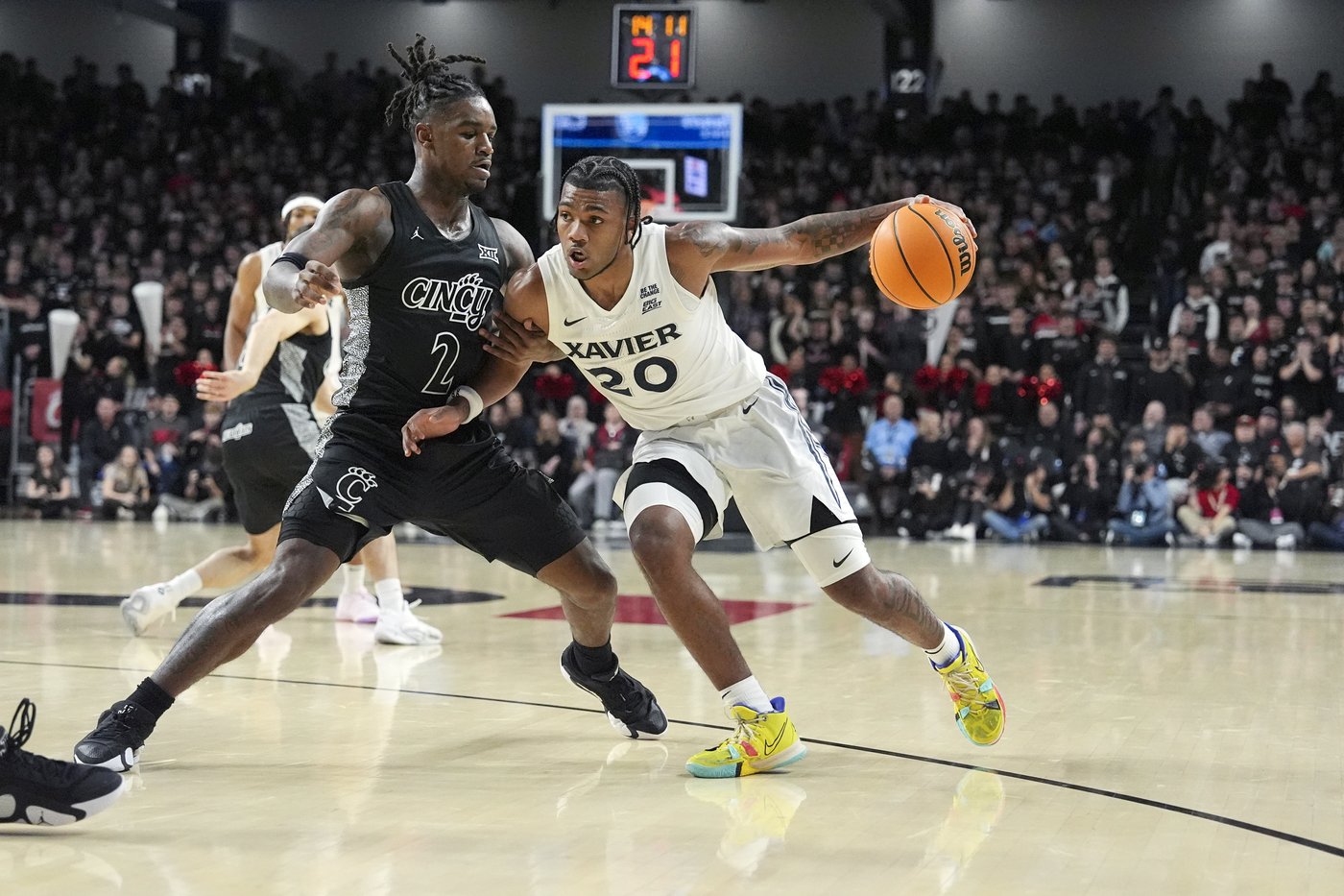 No. 22 Cincinnati beats Xavier 68-65 and snaps a 5-game losing streak against its crosstown rival | iNFOnews.ca No. 22 Cincinnati beats Xavier 68-65 and snaps a 5-game losing streak against its crosstown rival | iNFOnews.ca