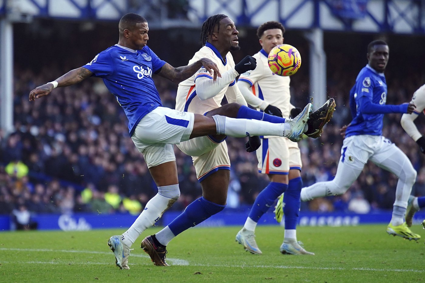 Liverpool routs Spurs 6-3 to take 4-point lead into Christmas in Premier League. Man United humbled | iNFOnews.ca