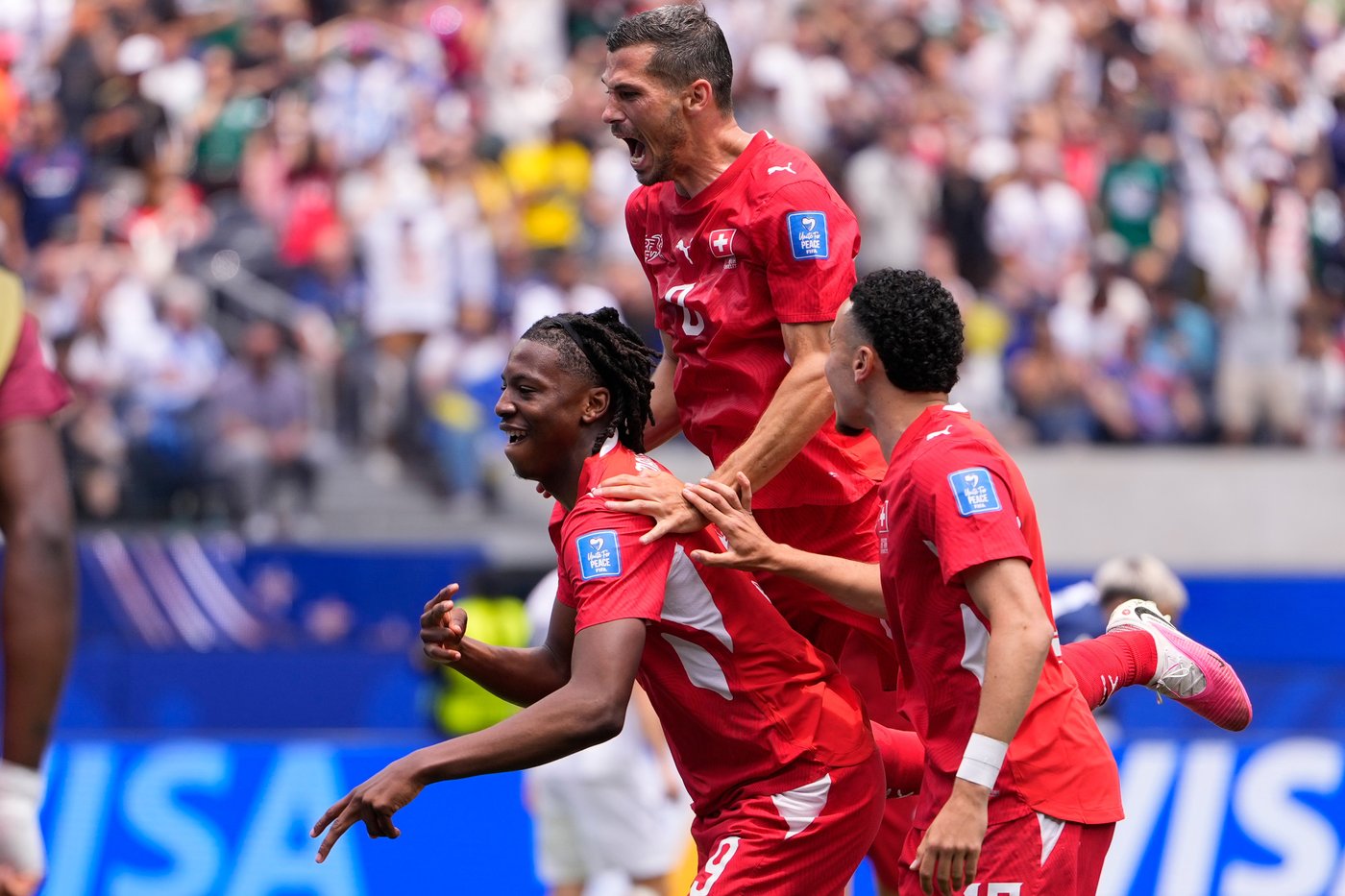 Switzerland coach uses hydration break to spark late goal barrage in 4-1 World Cup win over Bosnia | iNFOnews.ca Switzerland coach uses hydration break to spark late goal barrage in 4-1 World Cup win over Bosnia | iNFOnews.ca