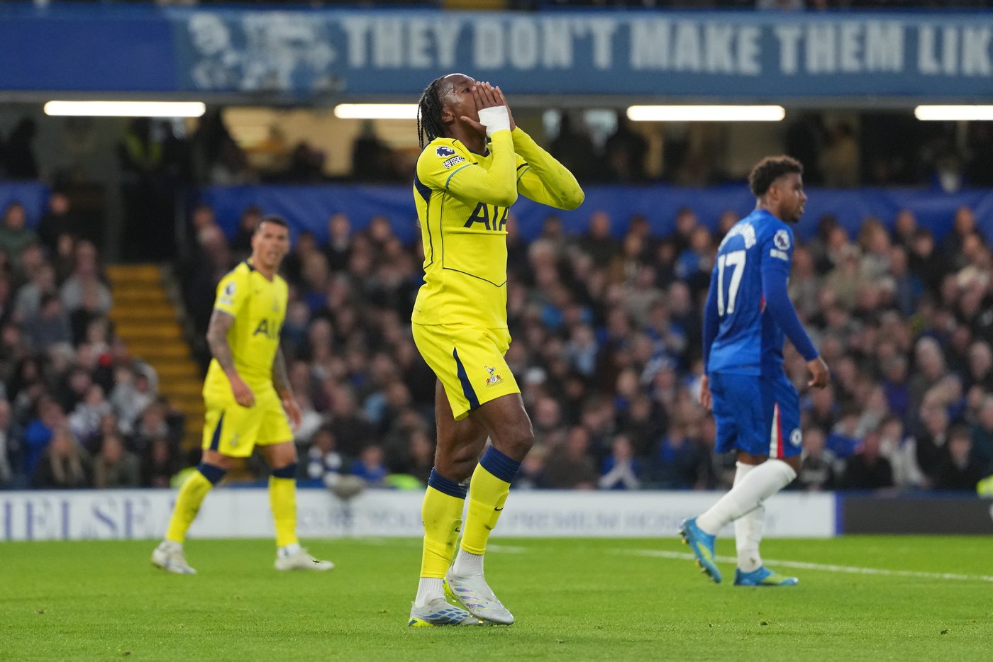 Lifeline for West Ham as Tottenham loss takes Premier League relegation fight to final round | iNFOnews.ca