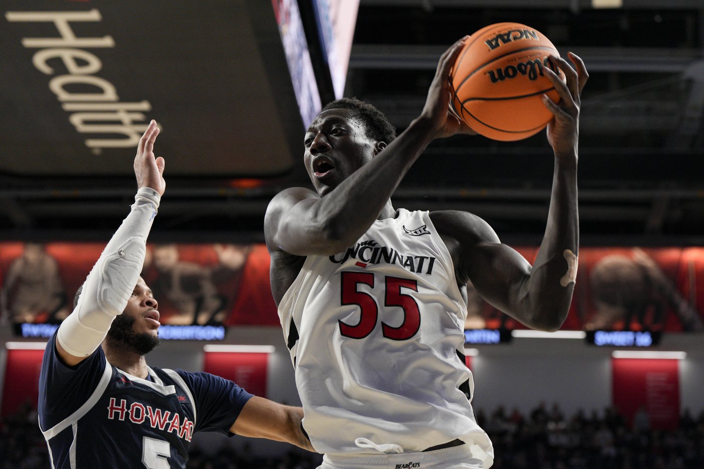 No. 14 Cincinnati pulls away in the second half and beats Howard 84-67 | iNFOnews.ca