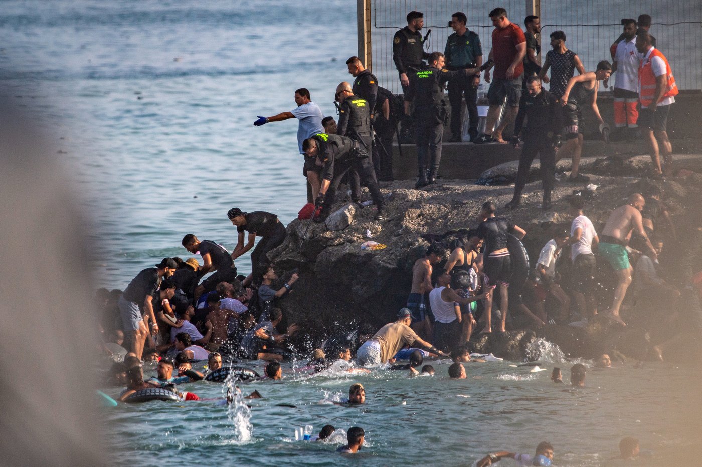 Spain deploys military to Ceuta after thousands of people breach Morocco’s border and at least 9 die | iNFOnews.ca Spain deploys military to Ceuta after thousands of people breach Morocco’s border and at least 9 die | iNFOnews.ca
