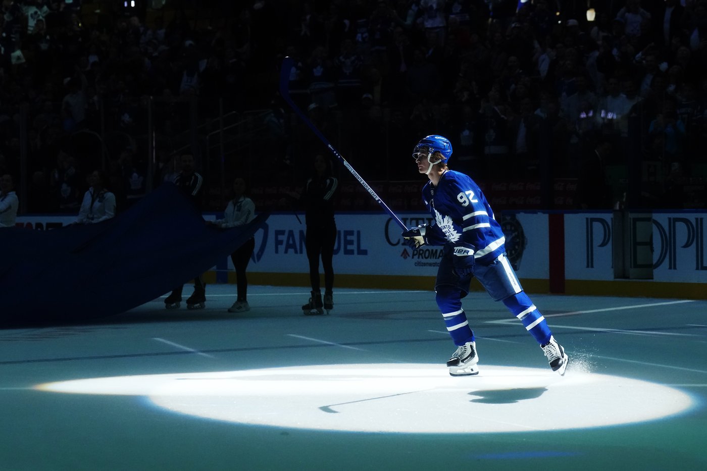 No. 1 overall pick Gavin McKenna scores first NHL goal for Toronto Maple Leafs | iNFOnews.ca