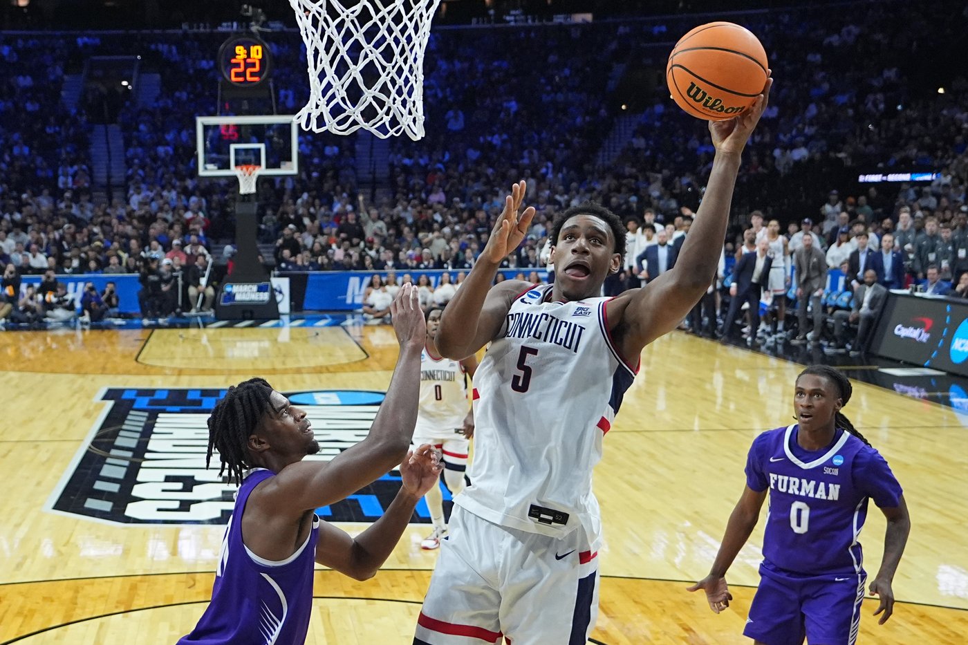Tarris Reed Jr. has 31 points and 27 rebounds as No. 2 UConn beats Furman 82-71 in NCAA Tournament | iNFOnews.ca