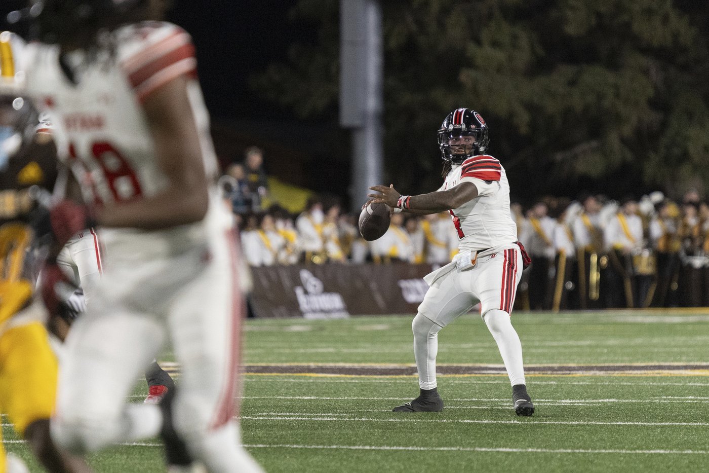 Devon Dampier has strong 2nd half as No. 20 Utah beats Wyoming 31-6 | iNFOnews.ca