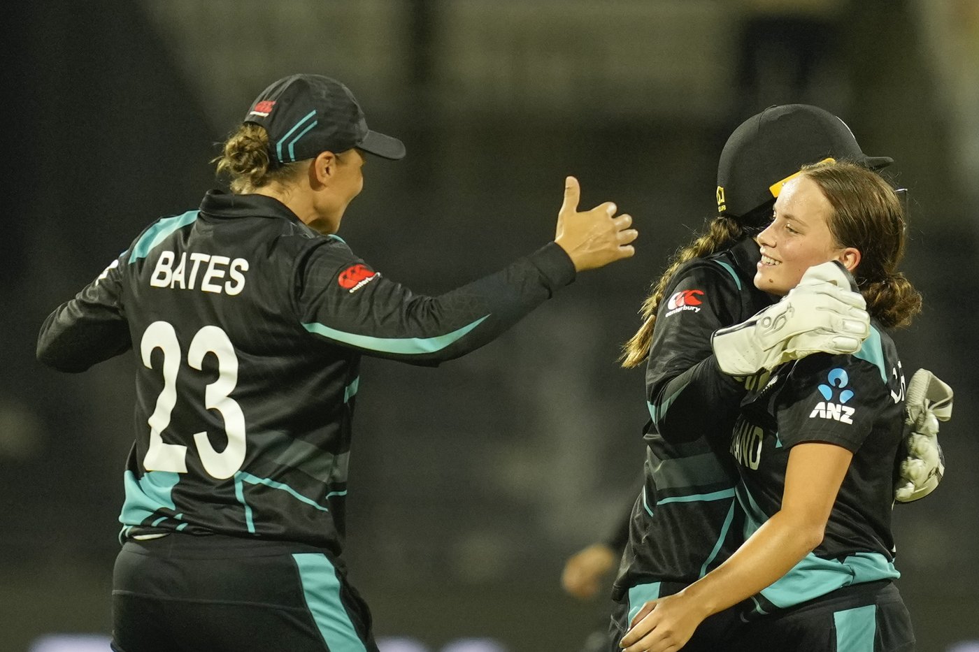 New Zealand survives anxious last over to beat West Indies and reach Women’s T20 World Cup final | iNFOnews.ca
