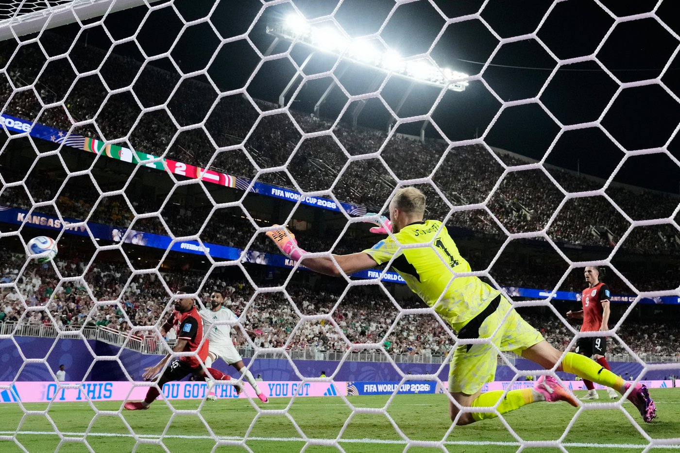 Austria, Algeria trade goals in stoppage time, both advance at World Cup with stunning 3-3 draw | iNFOnews.ca
