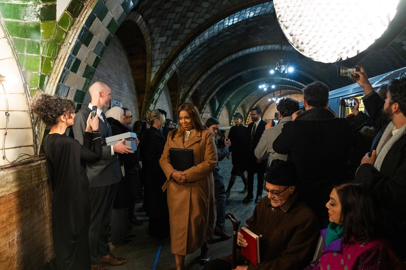 Zohran Mamdani officially sworn in on a Quran full of symbolism | iNFOnews.ca