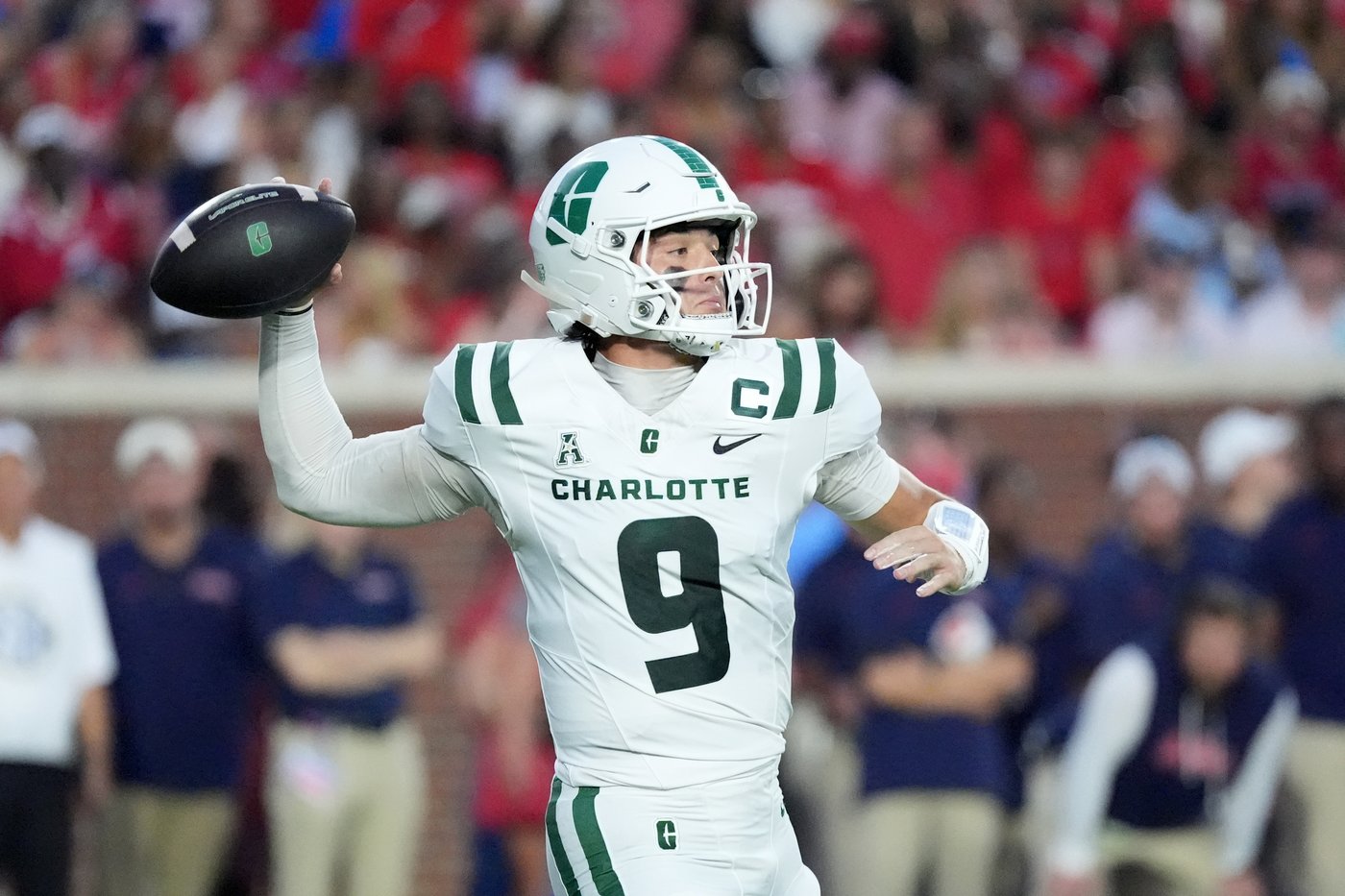 No. 9 Ole Miss rolls past Charlotte 41-9 behind Trinidad Chambliss’ 2 TD passes | iNFOnews.ca No. 9 Ole Miss rolls past Charlotte 41-9 behind Trinidad Chambliss’ 2 TD passes | iNFOnews.ca