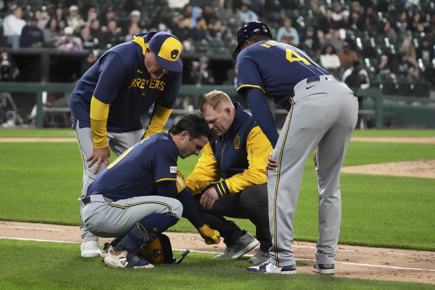 Durbin gets key 2-run single as the Brewers beat the lowly White Sox 7-2 | iNFOnews.ca Durbin gets key 2-run single as the Brewers beat the lowly White Sox 7-2 | iNFOnews.ca
