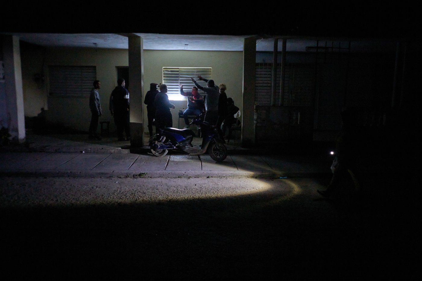 Photos of Cubans getting by without power as outages persist and tensions with US escalate | iNFOnews.ca