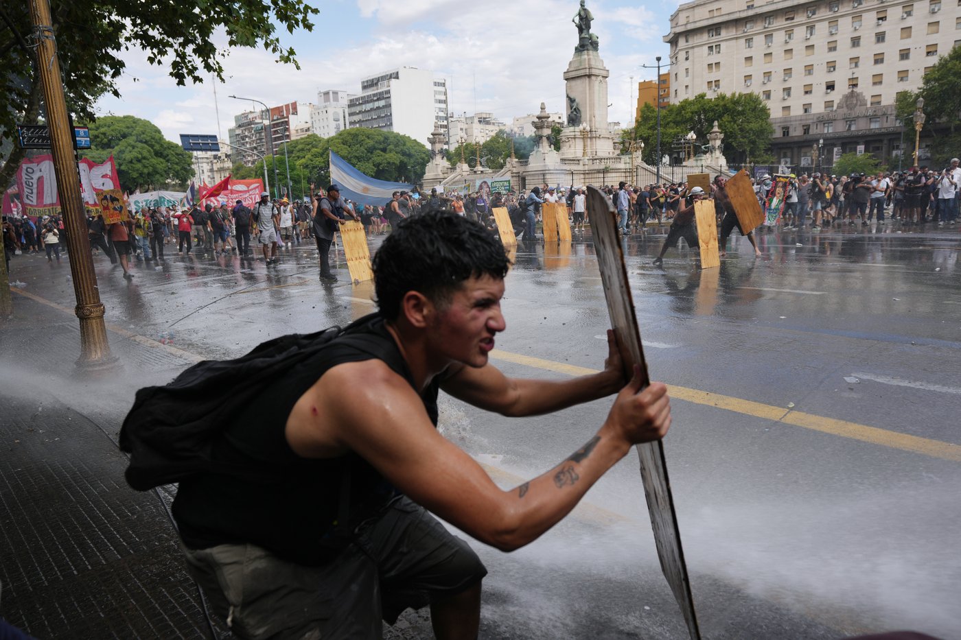 Milei takes on Argentina's unions, drawing protests as senators debate his labor overhaul | iNFOnews.ca Milei takes on Argentina's unions, drawing protests as senators debate his labor overhaul | iNFOnews.ca