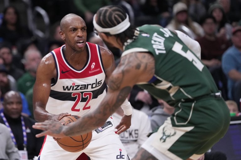 Giannis Antetokounmpo scores 37 points as Bucks open their season with 133-120 win over Wizards | iNFOnews.ca