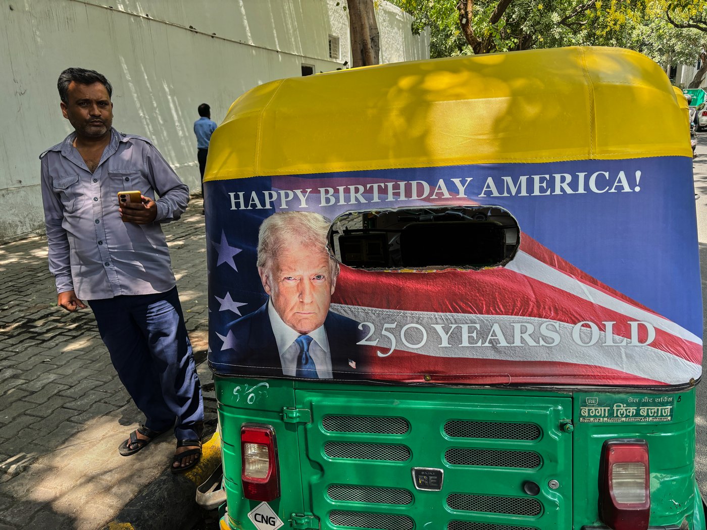 Trump’s portrait hits New Delhi traffic as US Embassy rolls out 'Happy Birthday America!' rickshaws | iNFOnews.ca Trump’s portrait hits New Delhi traffic as US Embassy rolls out 'Happy Birthday America!' rickshaws | iNFOnews.ca