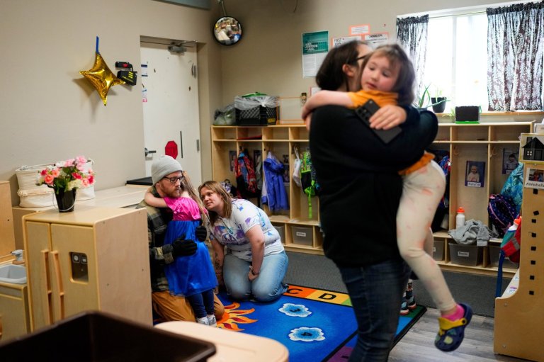 Starting school can be hard for young kids. Here’s how to help with separation anxiety | iNFOnews.ca