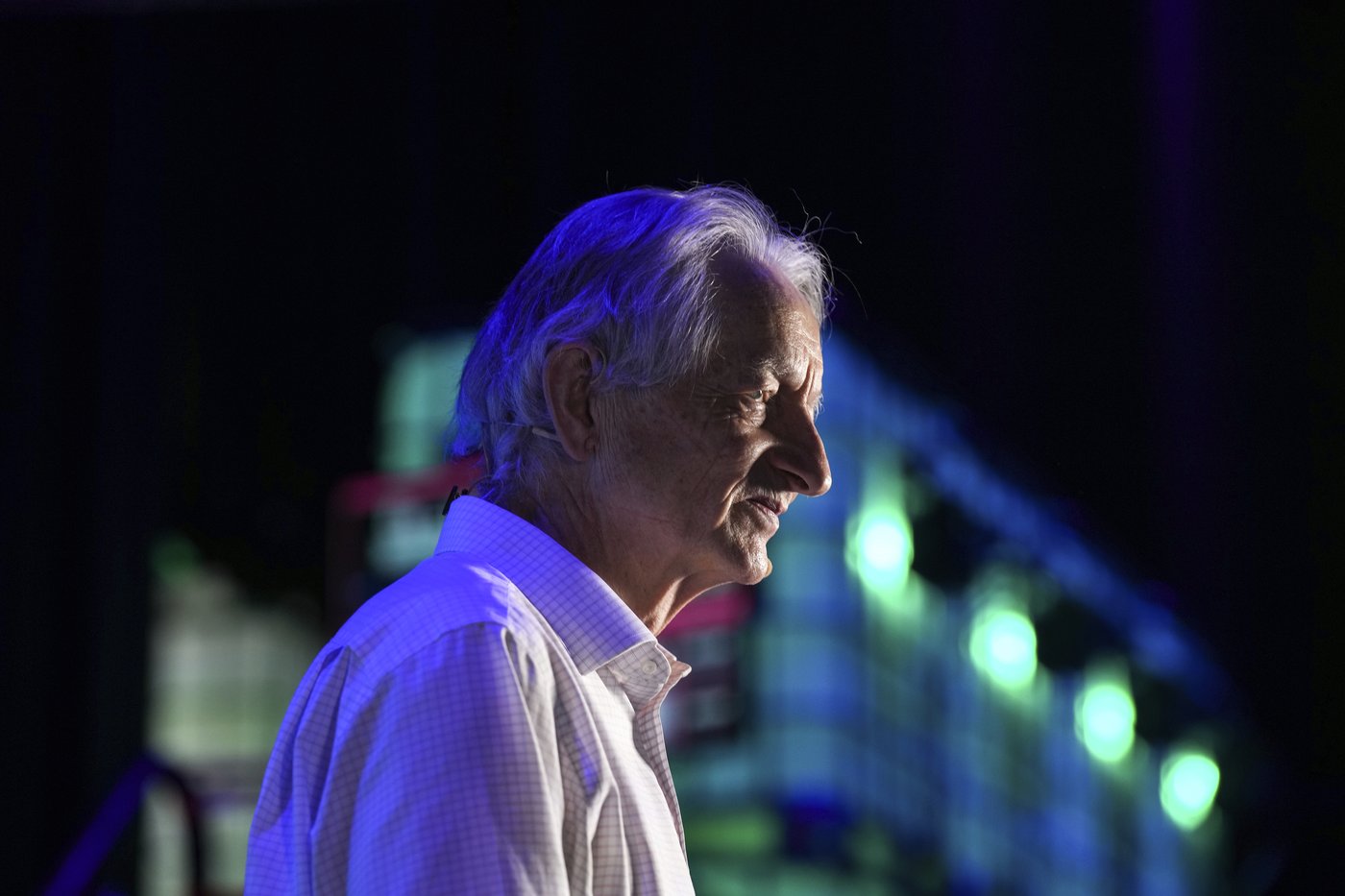 Canadian AI pioneer Geoffrey Hinton 'flabbergasted' after winning Nobel Prize | iNFOnews.ca