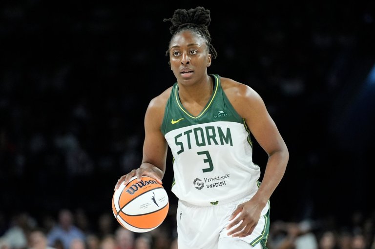 WNBA's newest offer makes small revenue sharing increases, housing concessions AP sources say | iNFOnews.ca
