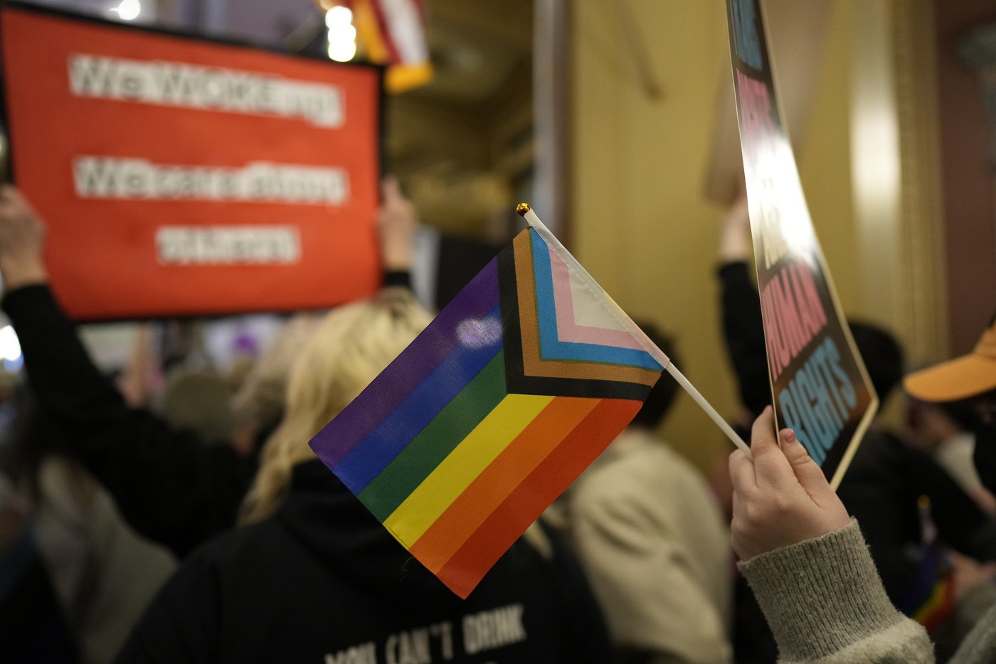 Judge OKs Iowa limits on K-6 gender identity, sexual orientation teaching but not elective programs | iNFOnews.ca
