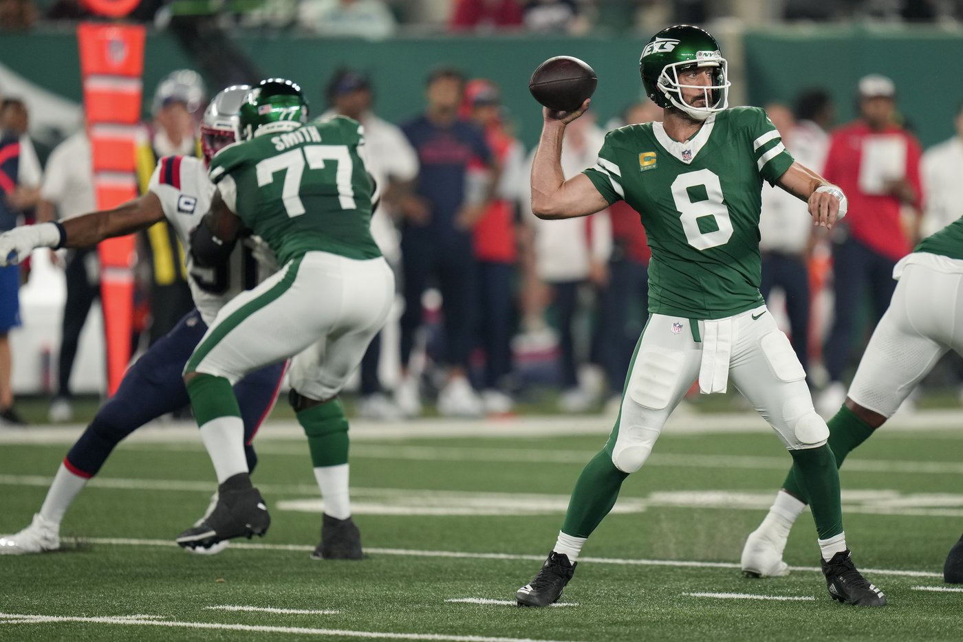Jets' Aaron Rodgers returns to huge cheers for 1st home game since Achilles tendon injury last year | iNFOnews.ca