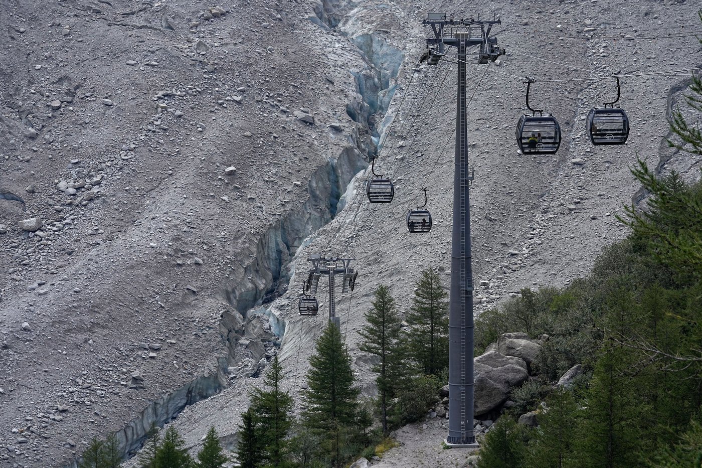 Photos of France’s melting Mer de Glace glacier | iNFOnews.ca