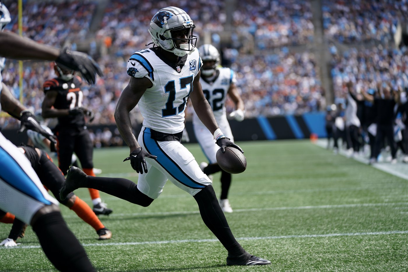 Joe Burrow throws for 2 TDs, Bengals hold on to beat Panthers 34-24 for first victory of the season | iNFOnews.ca