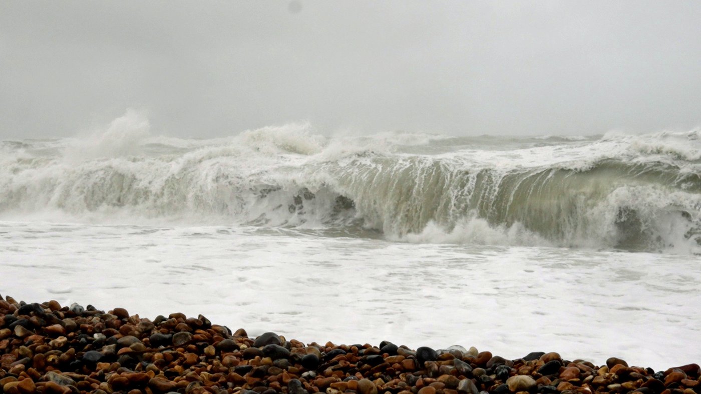 Part of famous Brighton pier collapses as Atlantic storms sweep into England | iNFOnews.ca Part of famous Brighton pier collapses as Atlantic storms sweep into England | iNFOnews.ca