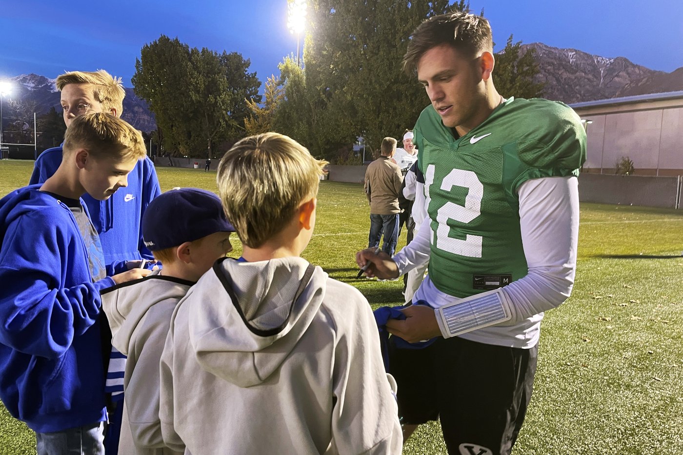 BYU quarterback Jake Retzlaff brings touchdowns and Jewish teachings to predominantly Mormon school | iNFOnews.ca