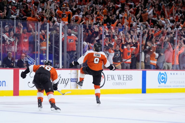Cam York scores in OT as Flyers beat Penguins 1-0 in Game 6, reach Round 2 | iNFOnews.ca