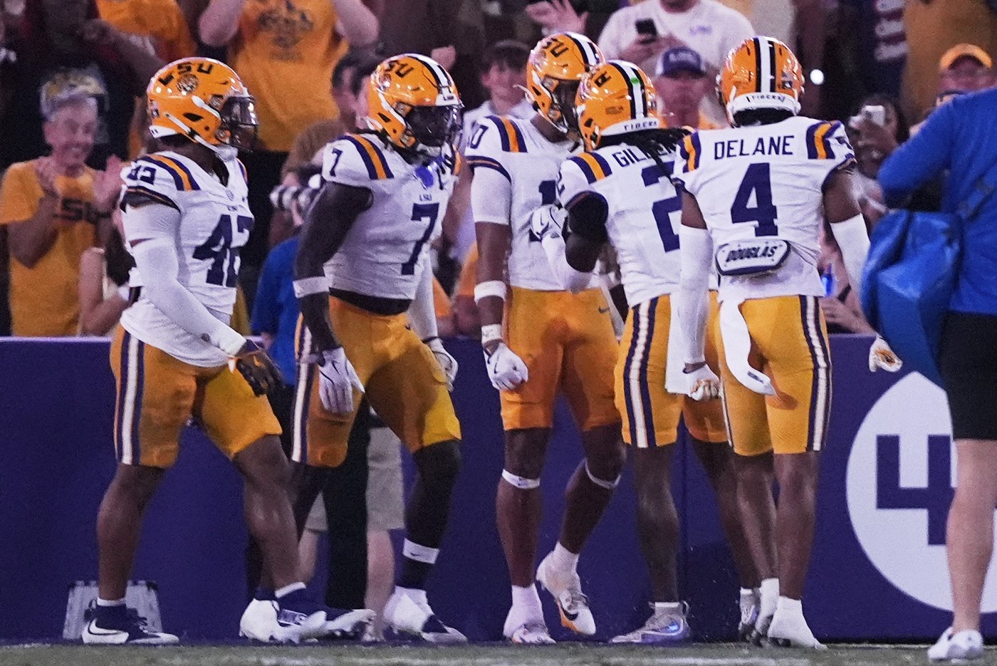 No. 3 LSU intercepts 5 of Florida QB DJ Lagway's passes in the Tigers' 20-10 victory | iNFOnews.ca