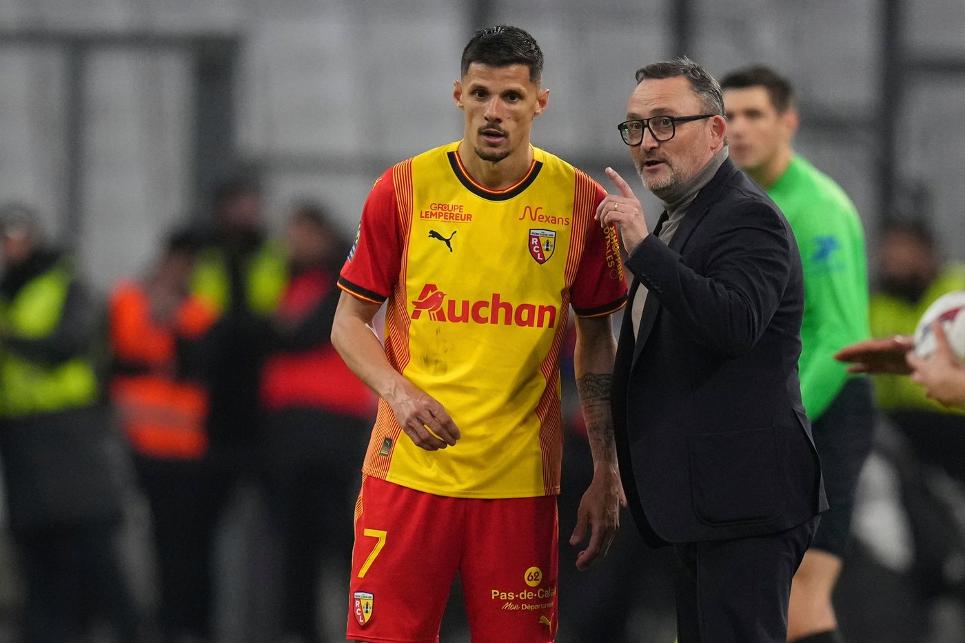 Lens captain urges fans to keep the faith in tense Ligue 1 title fight with PSG | iNFOnews.ca Lens captain urges fans to keep the faith in tense Ligue 1 title fight with PSG | iNFOnews.ca
