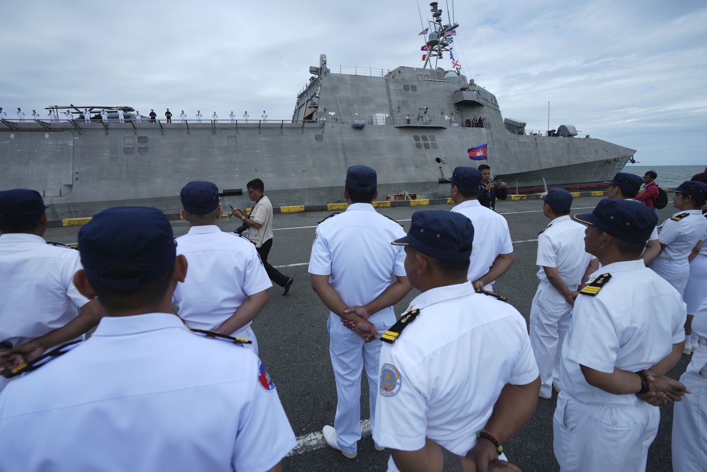 For the first time in 8 years, a US Navy ship makes a port call in Cambodia, a top Chinese ally | iNFOnews.ca