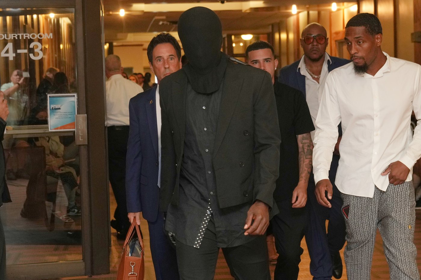 Ex-NFL star Antonio Brown appears in Miami court but judge delays hearing on expected plea deal | iNFOnews.ca Ex-NFL star Antonio Brown appears in Miami court but judge delays hearing on expected plea deal | iNFOnews.ca