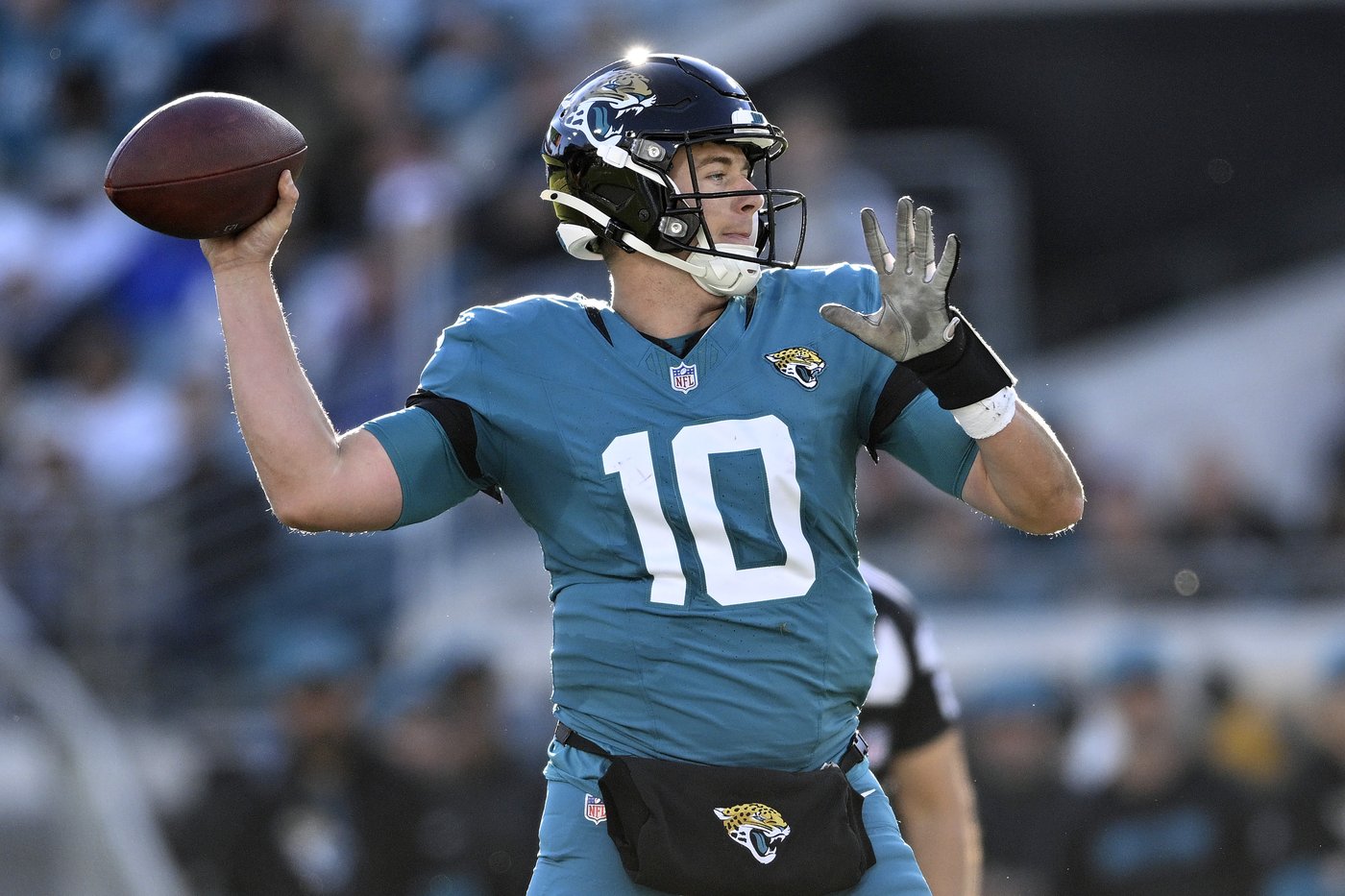Jaguars should shut down QB Trevor Lawrence amid his concussion and shoulder injury | iNFOnews.ca Jaguars should shut down QB Trevor Lawrence amid his concussion and shoulder injury | iNFOnews.ca