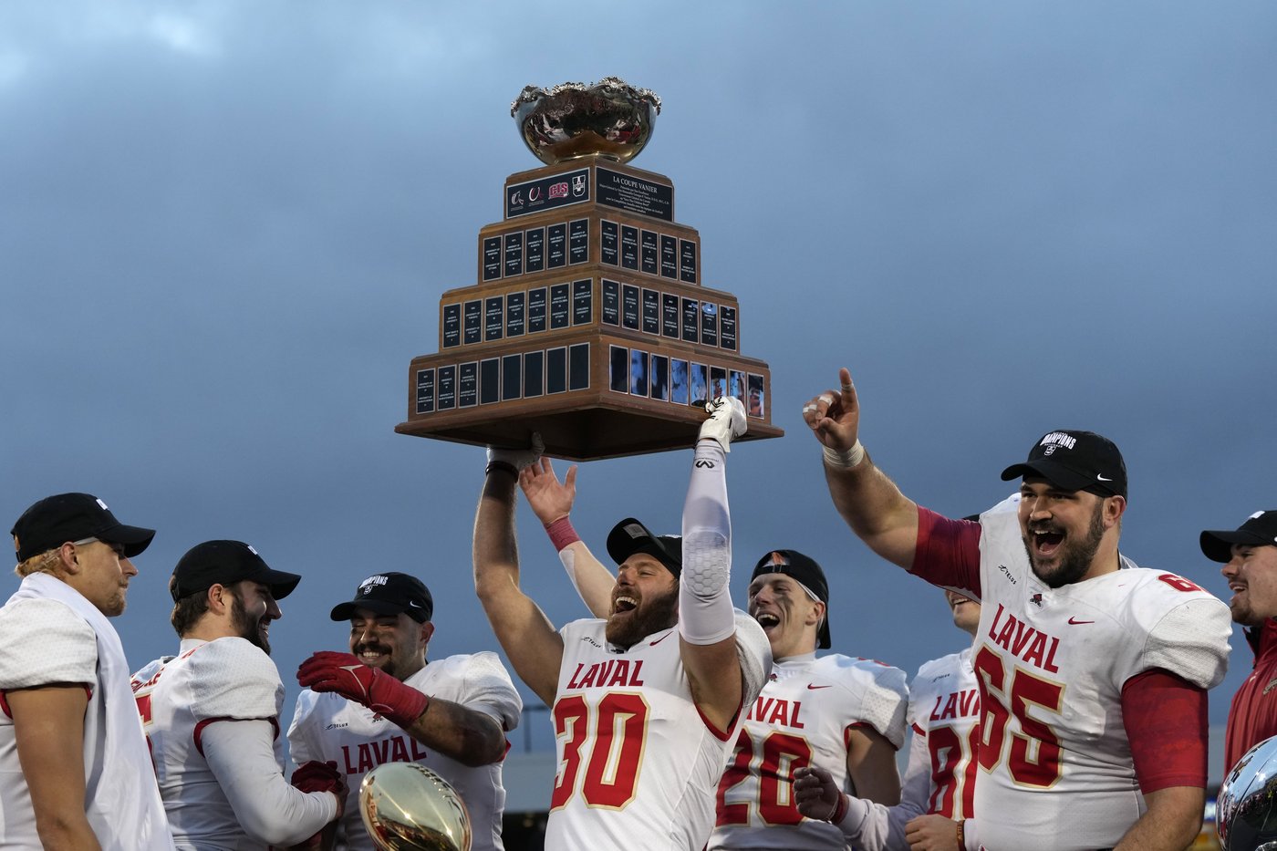 Forteza kicks six field goals to lift Laval to 22-17 win over Laurier in Vanier Cup | iNFOnews.ca