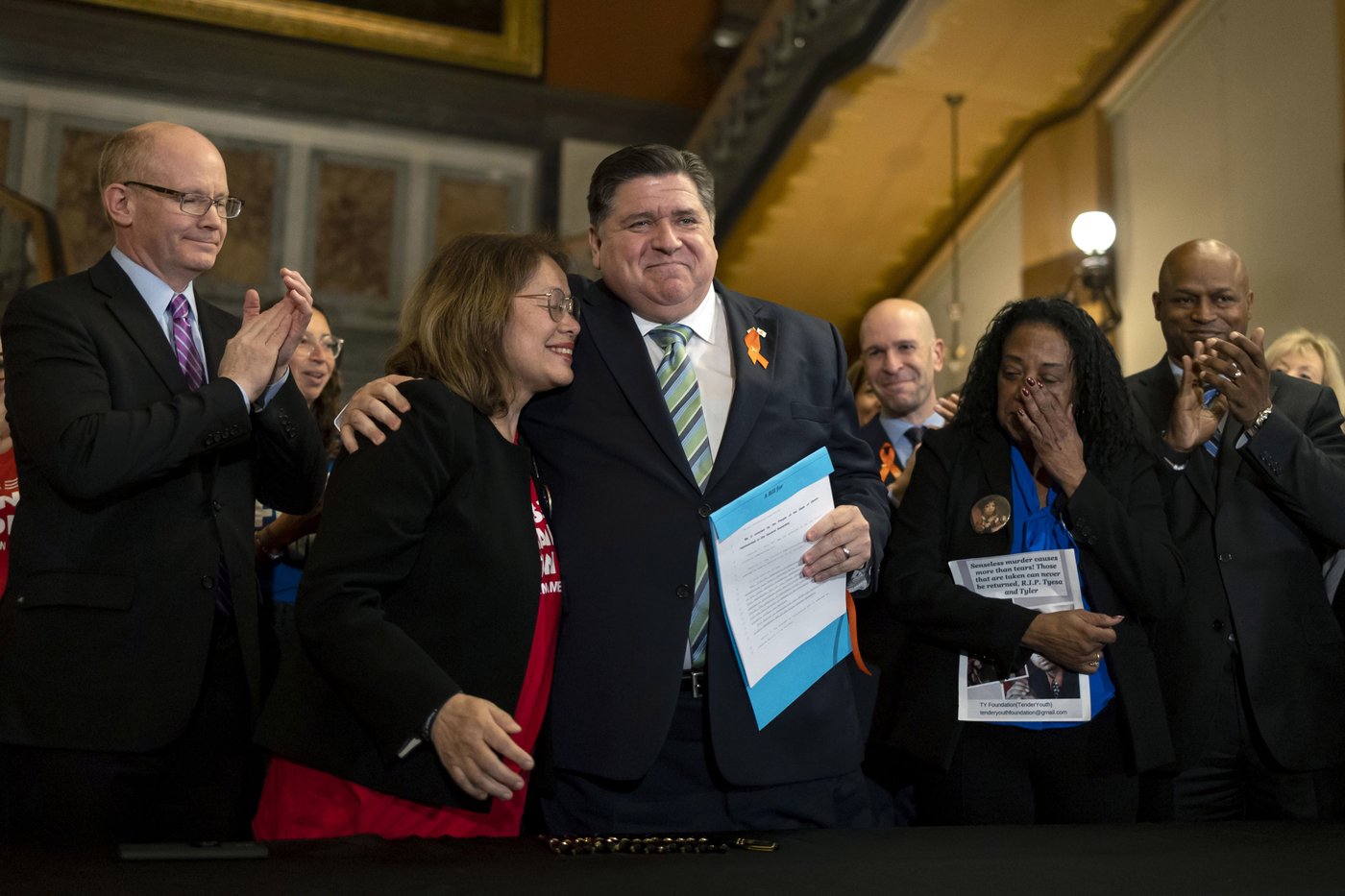 US judge tosses Illinois' ban on semiautomatic weapons, governor pledges swift appeal | iNFOnews.ca US judge tosses Illinois' ban on semiautomatic weapons, governor pledges swift appeal | iNFOnews.ca