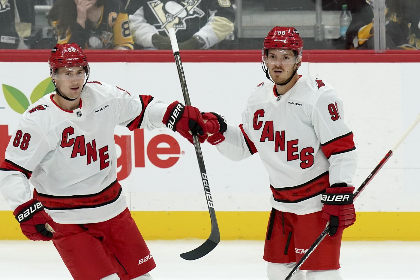Hurricanes score four consecutive goals to beat Penguins 4-1 | iNFOnews.ca Hurricanes score four consecutive goals to beat Penguins 4-1 | iNFOnews.ca