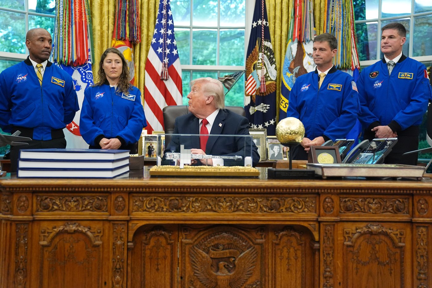 Canadian astronaut Jeremy Hansen and Artemis II crew meet with Trump | iNFOnews.ca