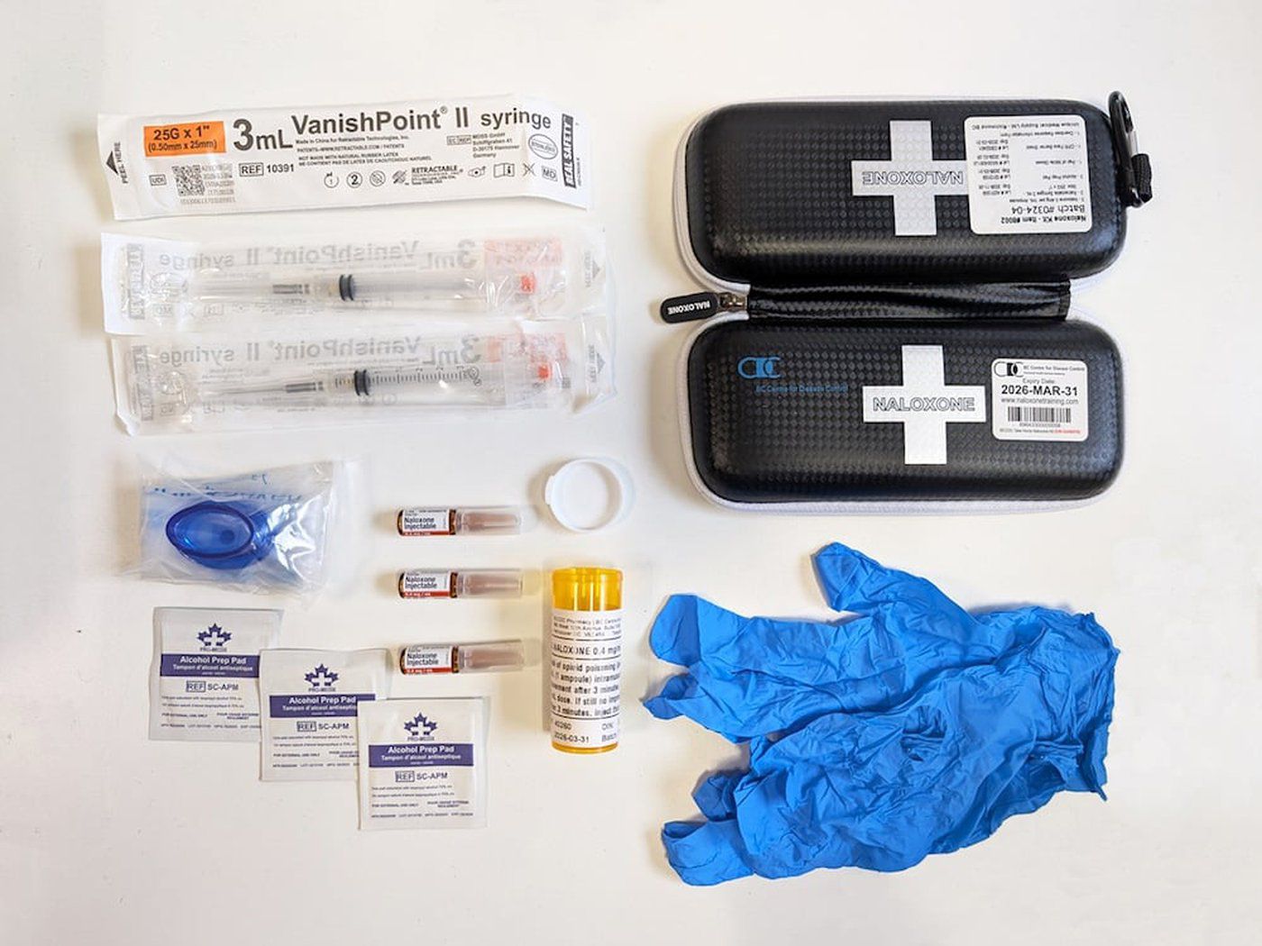 Items in a Naloxone kit.