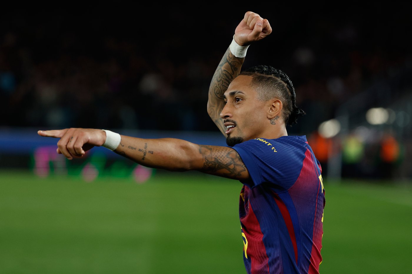 Raphinha scores 2 as Barcelona wins to add pressure on Real Madrid's Alonso before crunch game | iNFOnews.ca