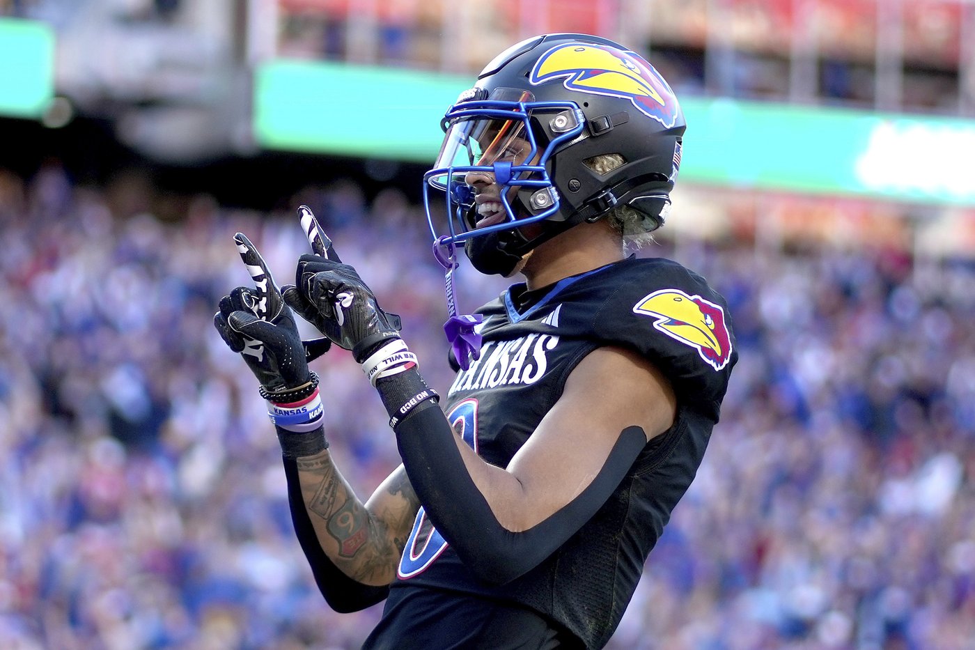 Devin Neal sets Kansas career rushing records in 45-36 victory over No. 17 Cyclones | iNFOnews.ca Devin Neal sets Kansas career rushing records in 45-36 victory over No. 17 Cyclones | iNFOnews.ca