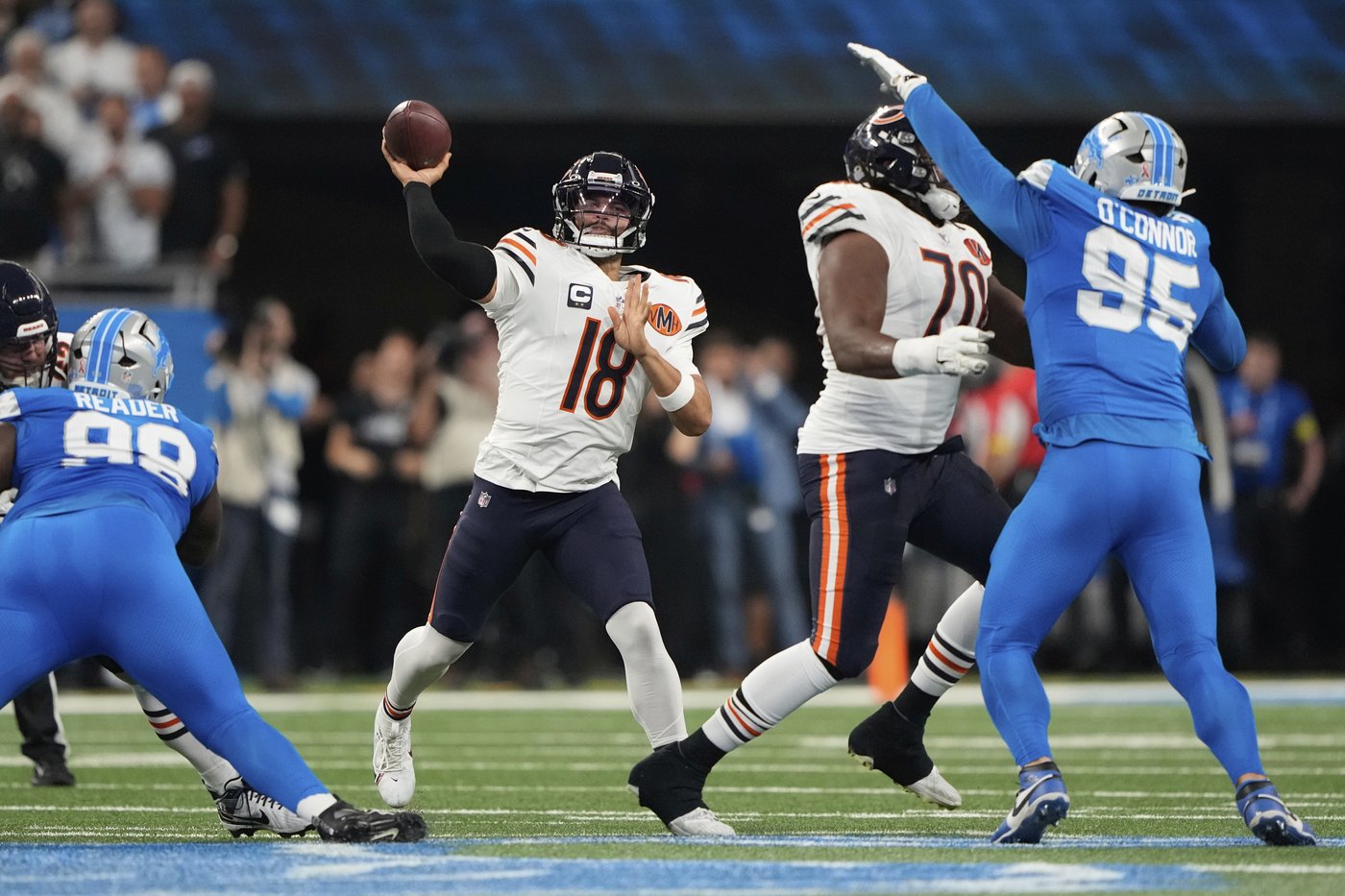 Goff throws 5 TDs, 3 to St. Brown, and Lions bounce back with 52-21 win over Ben Johnson-led Bears | iNFOnews.ca