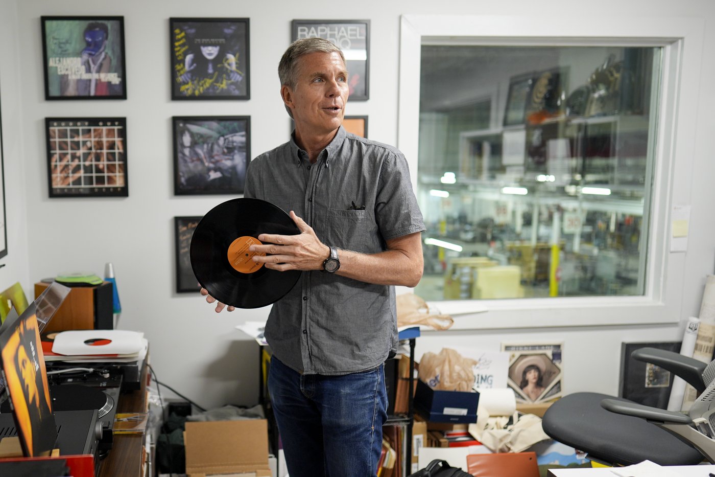 Vinyl thrives at United Record Pressing as the nation's oldest record maker plays a familiar tune | iNFOnews.ca