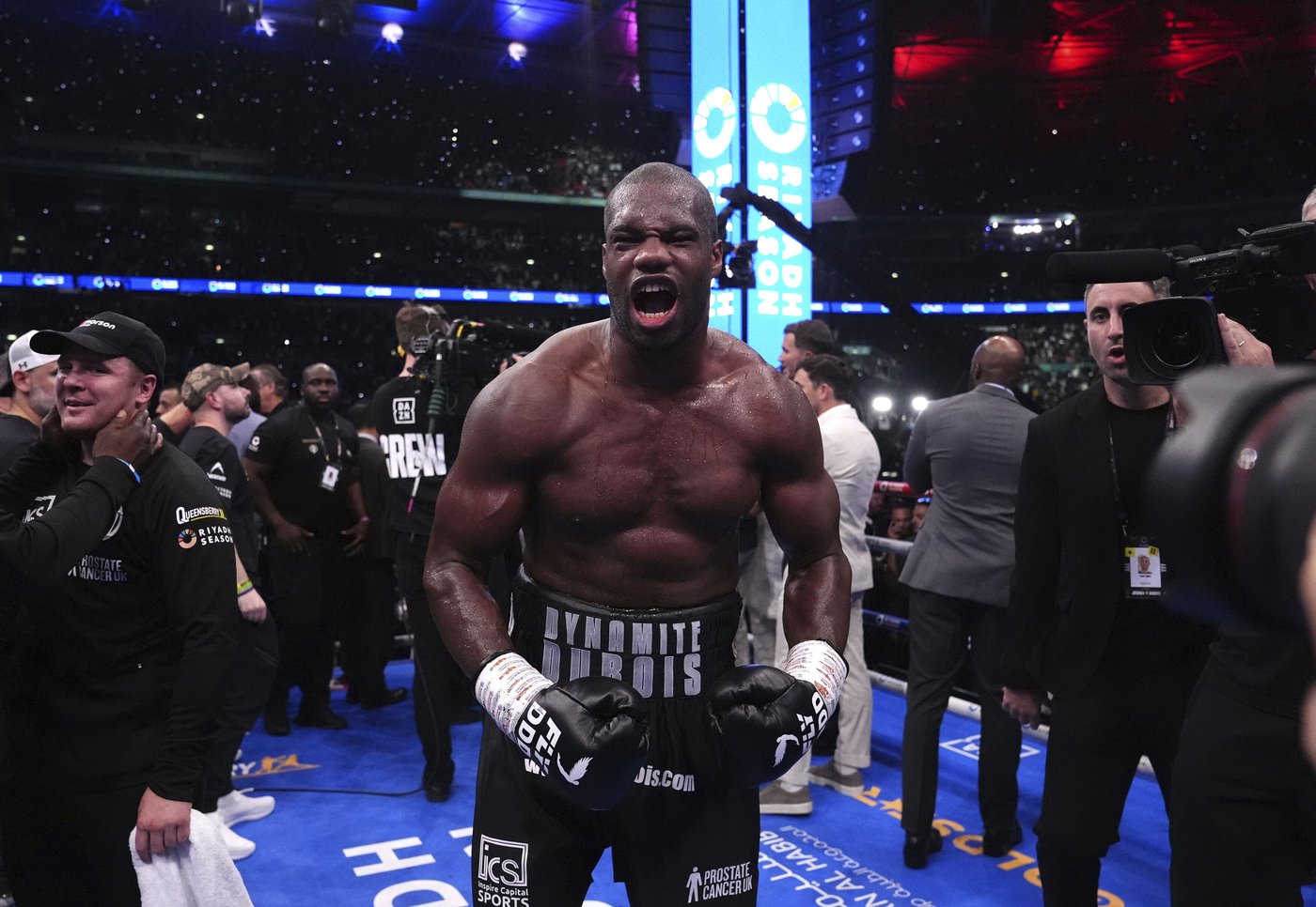 Dubois changes perceptions and muscles onto the top table of heavyweights. He wants Usyk next | iNFOnews.ca