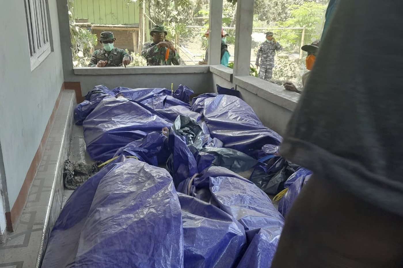 What to know about the eruptions of Mount Lewotobi Laki Laki that killed 9 in Indonesia | iNFOnews.ca