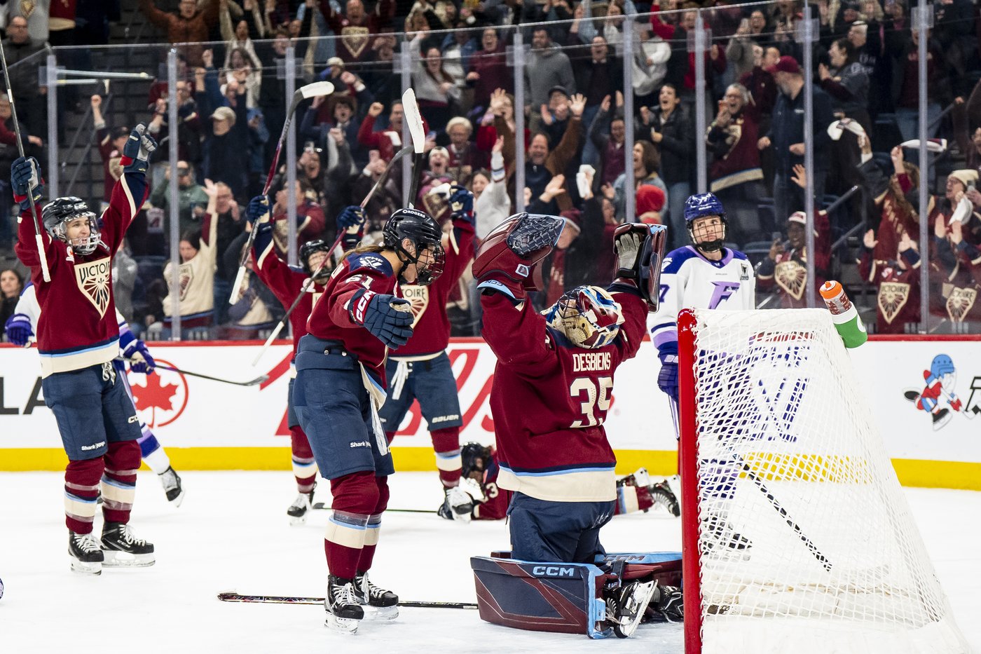 Poulin's clutch goal for Victoire sets up all-Canadian final for Walter Cup | iNFOnews.ca Poulin's clutch goal for Victoire sets up all-Canadian final for Walter Cup | iNFOnews.ca