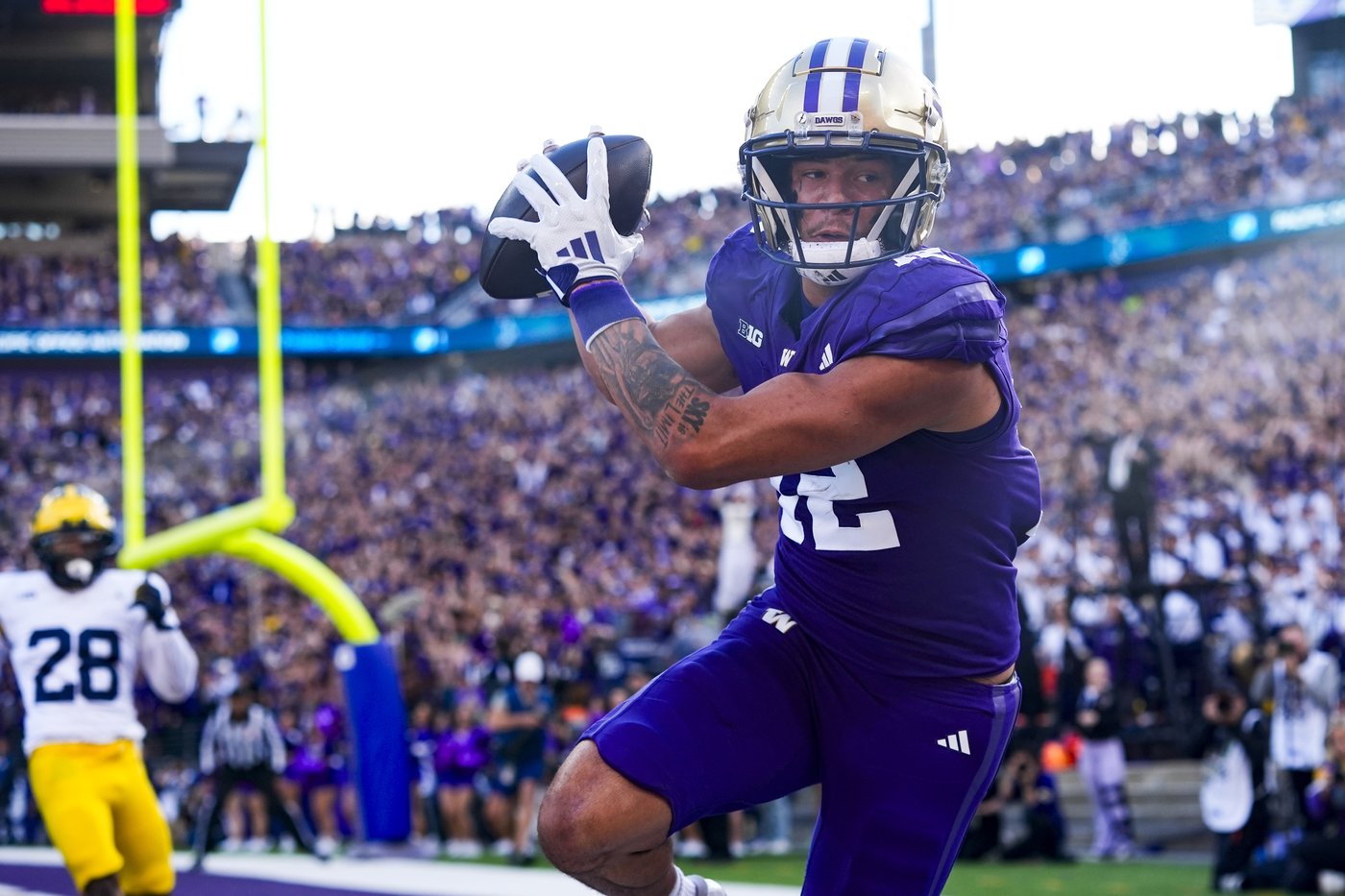 Washington pulls away in 4th quarter to beat No. 10 Michigan 27-17 in title game rematch | iNFOnews.ca